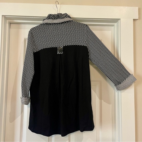 Like New!  Ali Miles Jacket Black White Polka Dot  Stretch Art Top Size Small - Picture 4 of 8